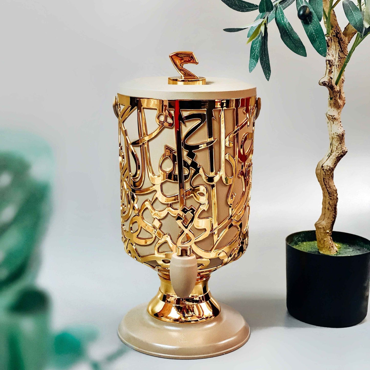 Otantik Home gold decorative cold beverage dispenser 3 liters with intricate design and tap